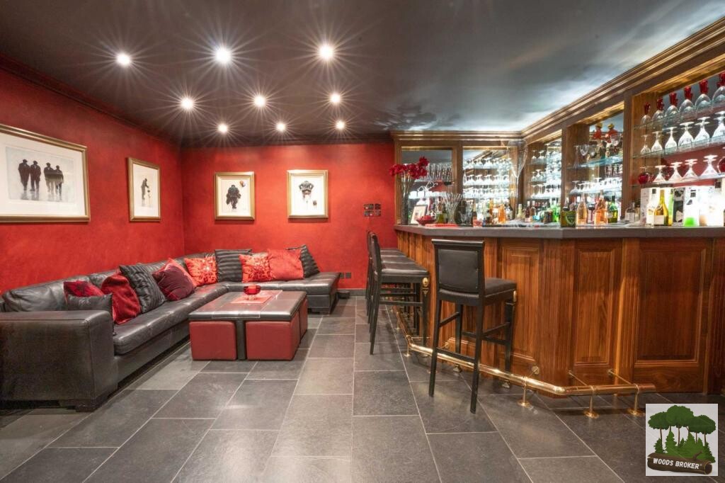 Glen Usk Road, Llanhennock Mansion