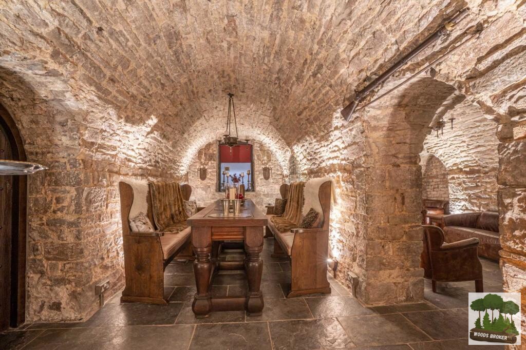 Glen Usk Road, Llanhennock Mansion