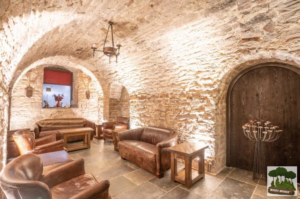 Glen Usk Road, Llanhennock Mansion