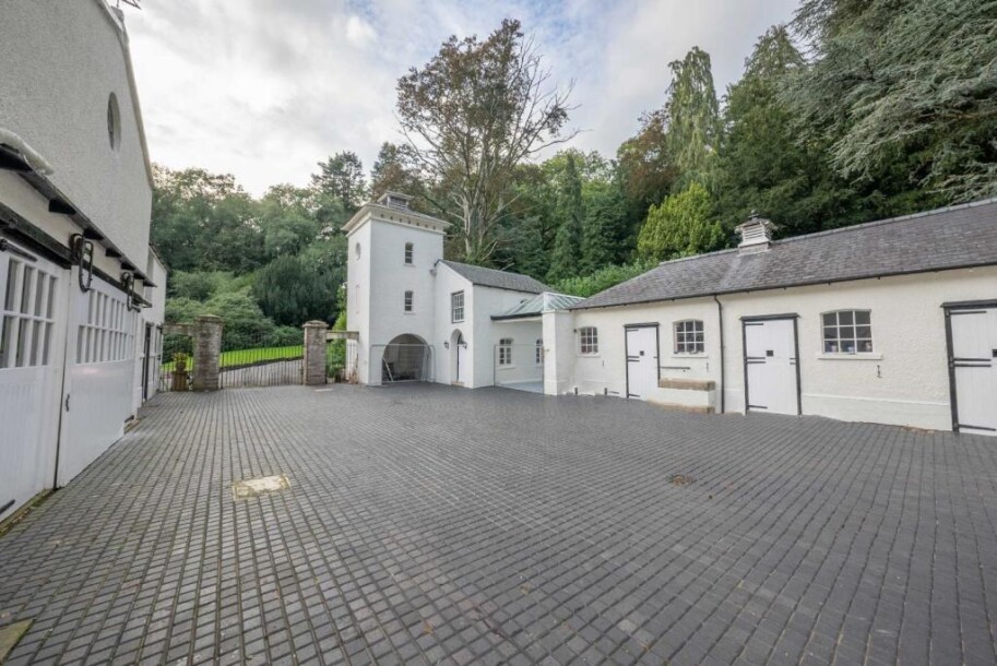 Glen Usk Road, Llanhennock Mansion